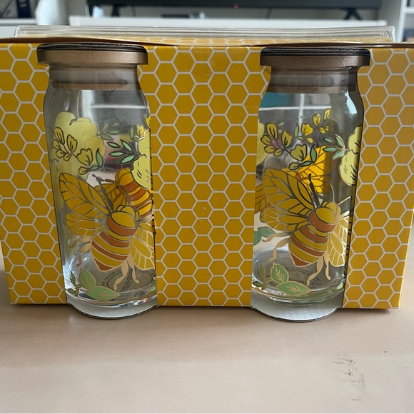 Glass bee sippers with lids and straws - Picture 5 of 7